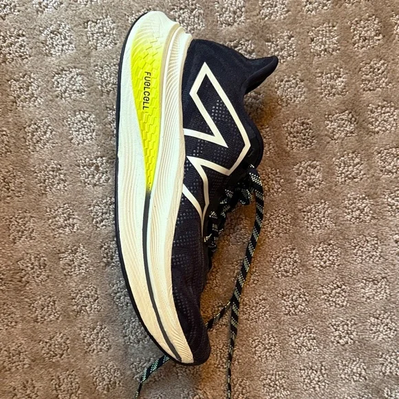 New Balance Black and White Running Shoes - Picture 2 of 5